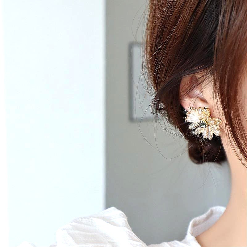 14K Gold Daisy Earrings