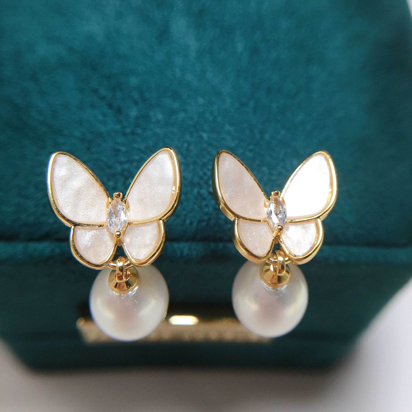 Butterfly natural freshwater pearl shell temperament earrings