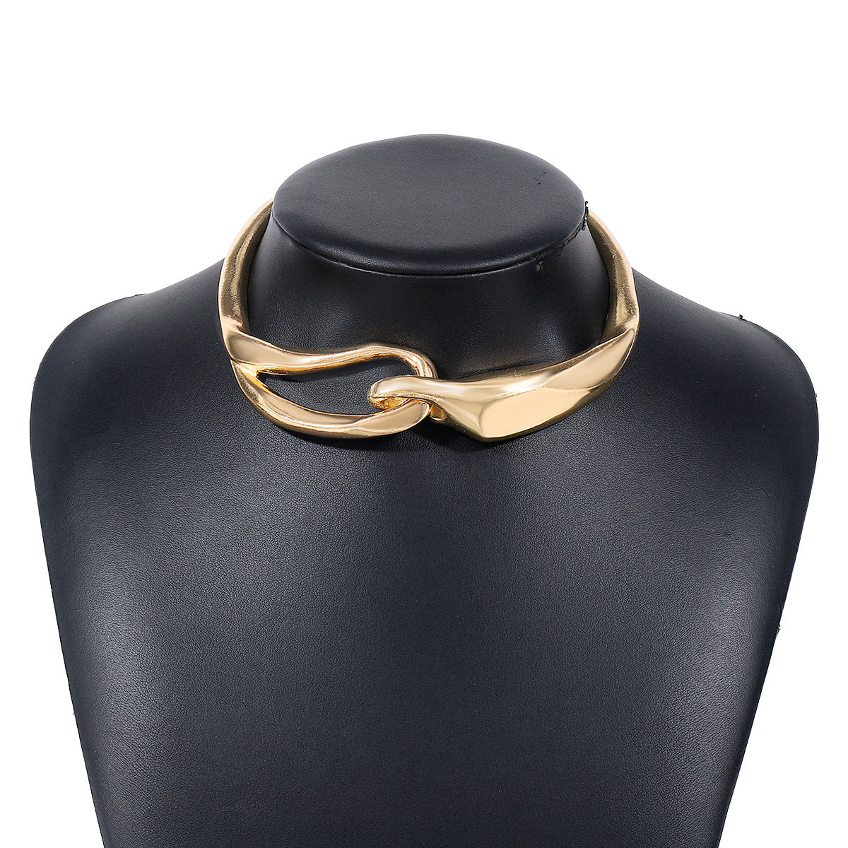 Exaggerated metal style three-dimensional buckle necklace