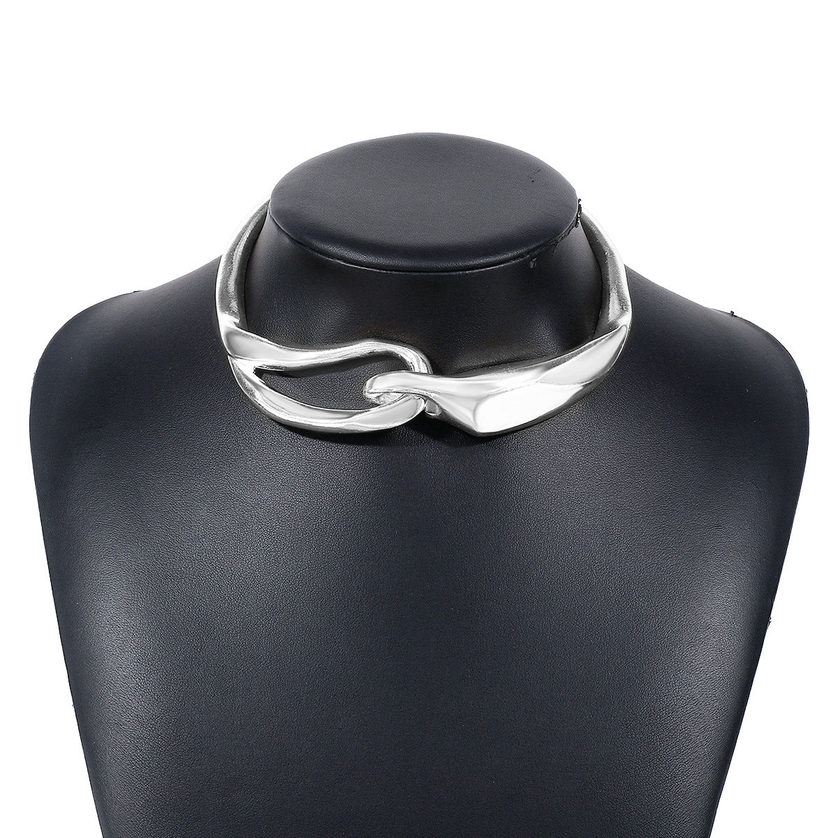 Exaggerated metal style three-dimensional buckle necklace