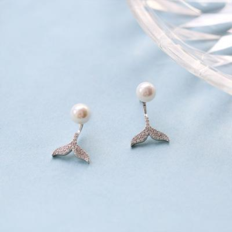 Dolphin Tail Pearl Earring