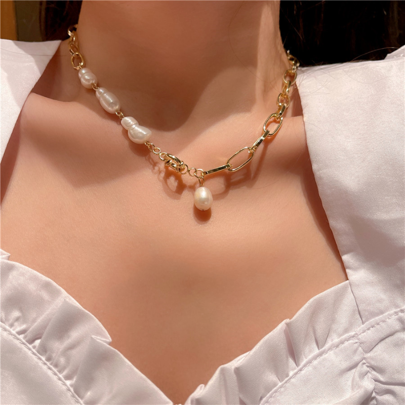 Fashion Statement Pearl Necklace