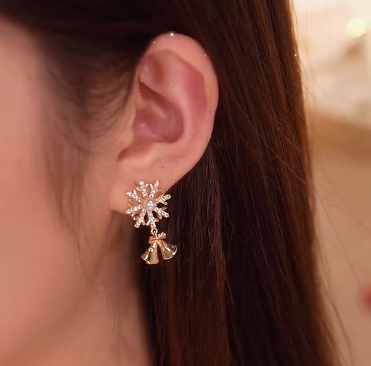 (🌲Early Christmas Sale- 50% OFF) Snowflakes And Lovely Small Bell Earrings