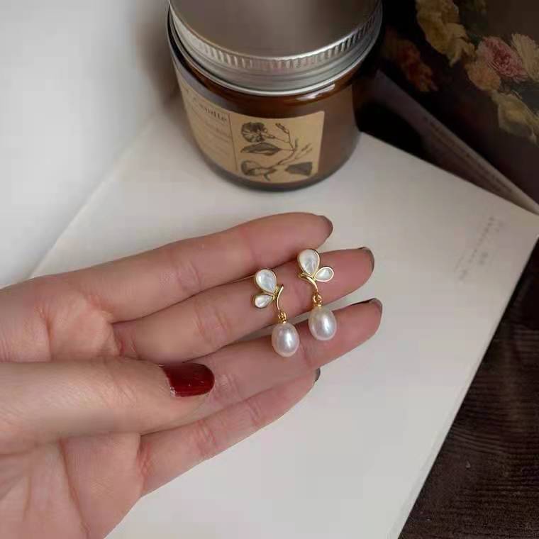 Butterfly mother shell freshwater pearl earrings