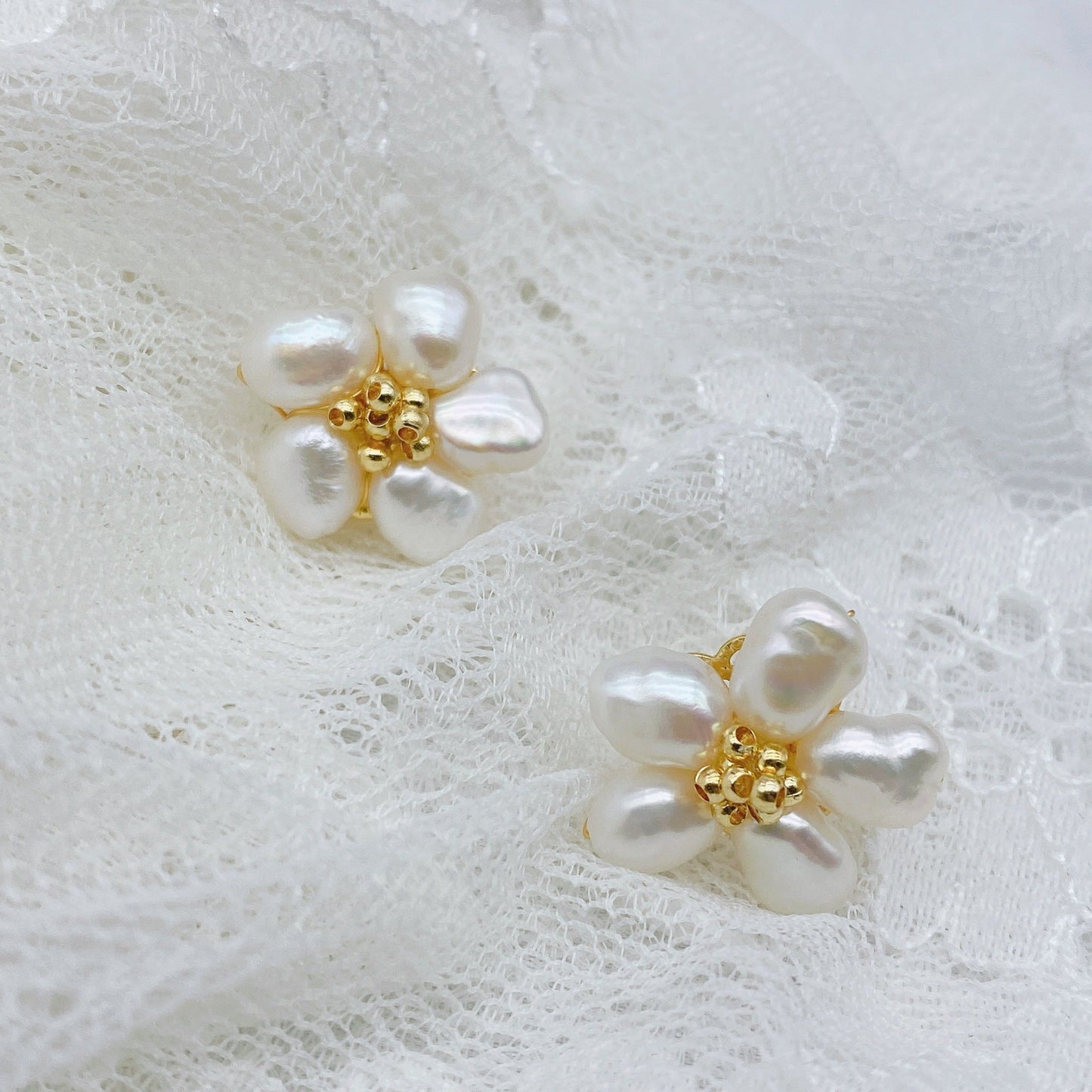 Flower baroque pearl earrings