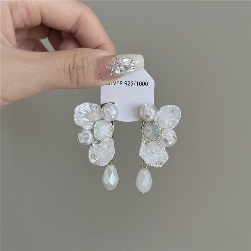 Retro exaggerated petal pearl stud earrings