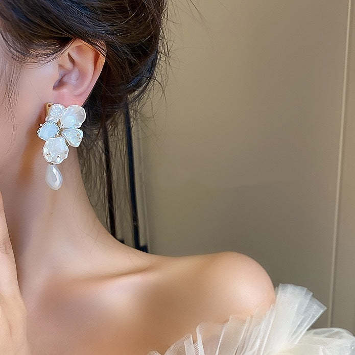 Retro exaggerated petal pearl stud earrings